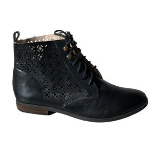 LUCKY BRAND Black Leather Perforated Lace-Up Ankle Booties Size 7